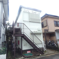 ハイツコンノ